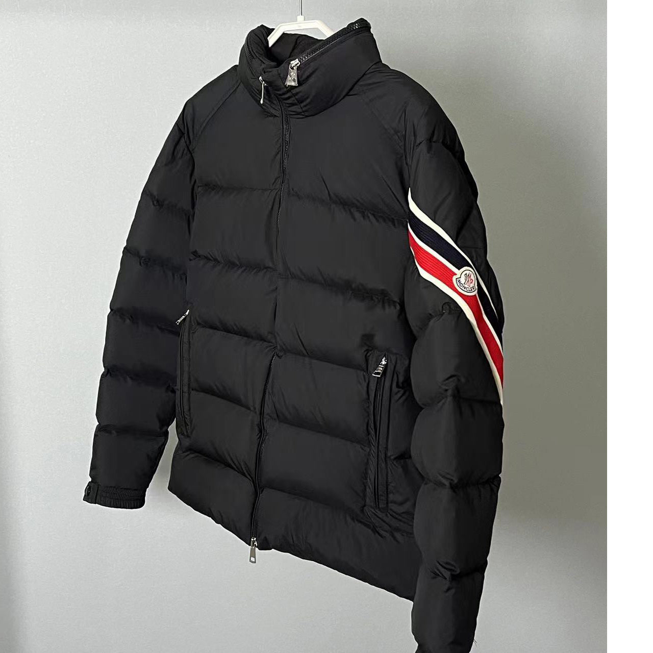 Moncler SOLAYAN SHORT DOWN JACKET