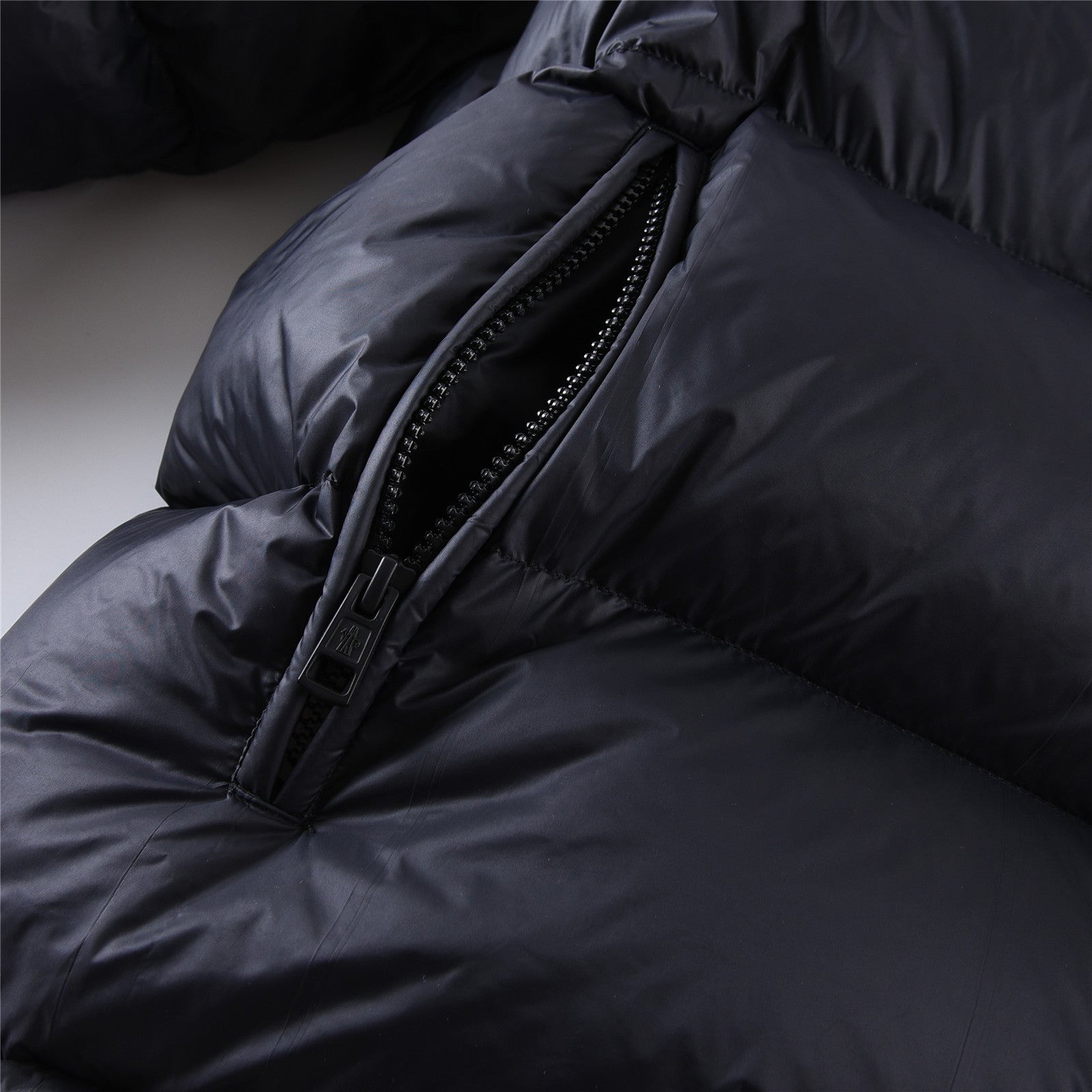 Moncler Detachable Sleeve SHORT DOWN JACKET