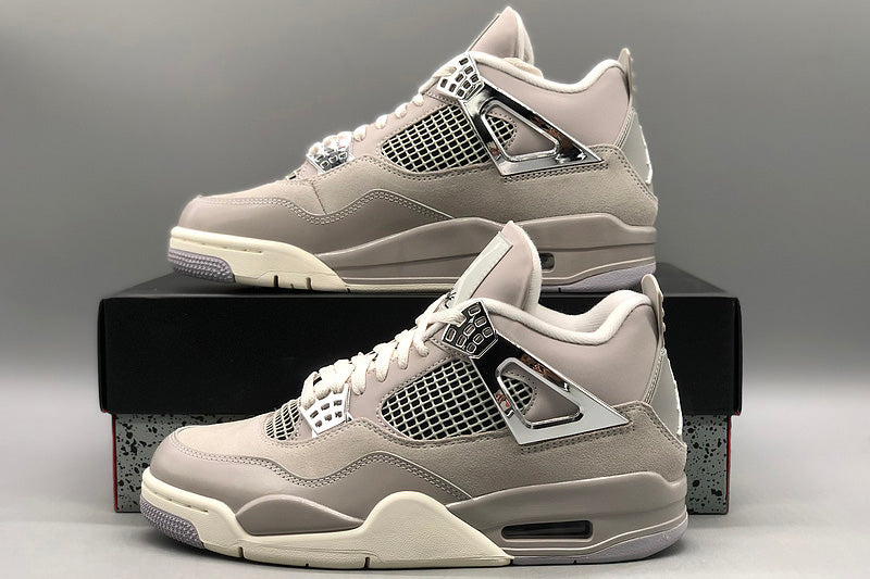 Air Jordan 4  ”Frozen Moments“